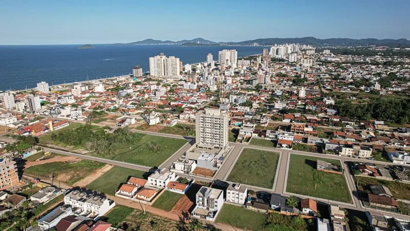 Apartamento, em Bairro Itacolomi, Balneário Piçarras/SC